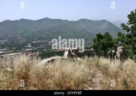 Mercato San Severino - Scorcio panoramico dei ruderi della seconda cinta muraria di Castello Sanseverino Stockfoto