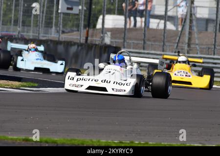 Chris Willie, Chevron B29, HSCC, Historic Formula 2, Einsitzer, die in den 1970er die Lead-in-Reihe auf F1 bildeten, mit zwei Rennen über dem Event w Stockfoto