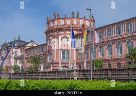 Rheinseite Biebrichpalast, Wiesbaden, Hessen, Deutschland, Europa Stockfoto
