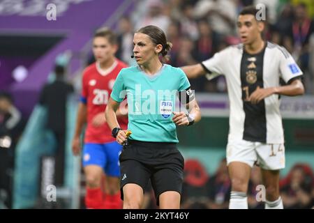 Al Khor, Katar. 01.. Dezember 2022. Refereein Stephanie FRAPPART, Costa Rica (CRC) - Deutschland (GER) 2-4 Group Stage Group E, Game 44 am 12./01. 2022, Al Bayt Stadium. Fußball-Weltmeisterschaft 2022 in Katar ab 20,11. - 18.12.2022? Kredit: dpa/Alamy Live News Stockfoto