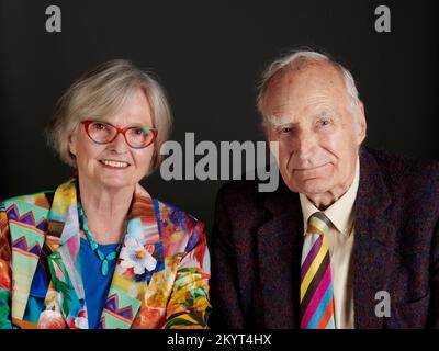 Peter Snow und Ann MacMillian beim Oldie lit Lunch 15-11-22 Neil Spence Photography; Liberal Club; Stockfoto