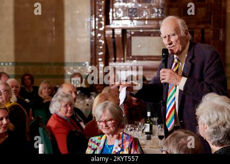 Peter Snow im Oldie lit Lunch 15-11-22 Stockfoto