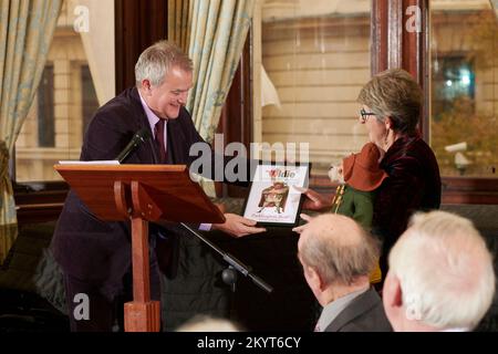 Hugh Bonneville und Karen Jankel bei den Oldie of the Year Awards 2022 Stockfoto