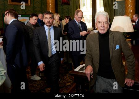 Nicky Haslam & Giles Coren bei den Oldie of the Year Awards 2022 Stockfoto