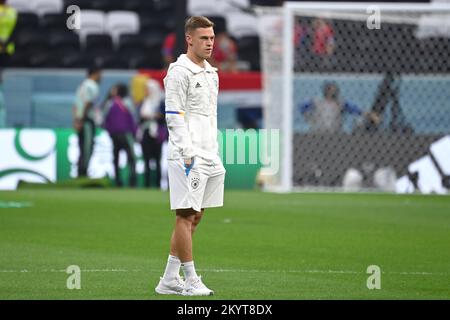 Al Khor, Katar. 01.. Dezember 2022. Joshua KIMMICH (GER) bei der Ankunft im Stadion. Costa Rica (CRC) - Deutschland (GER) 2-4 Gruppenstufe Gruppe E, Spiel 44 am 12./01. Mai 2022, Al Bayt Stadium. Fußball-Weltmeisterschaft 2022 in Katar ab 20,11. - 18.12.2022? Kredit: dpa/Alamy Live News Stockfoto