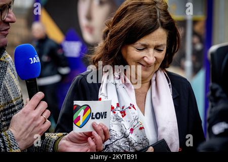 DEN HAAG - Minister Conny Helder für Langzeitpflege und Sport auf dem Binnenhof vor der wöchentlichen Ministertagung. ANP ROBIN UTRECHT niederlande raus - belgien raus Stockfoto