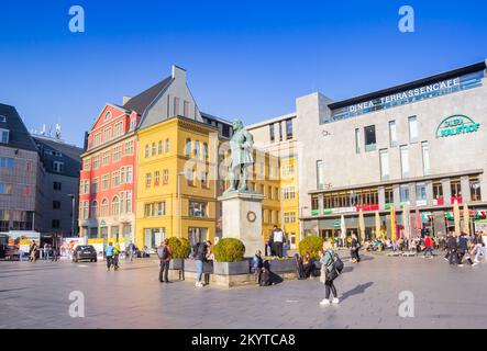 Händelstatue auf dem Marktplatz von Halle Stockfoto