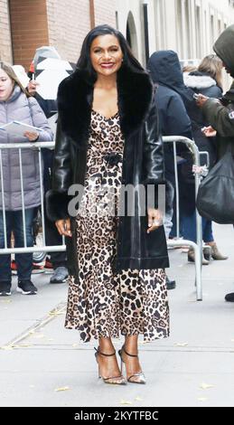 New York, New York, USA. 01.. Dezember 2022. Mindy Kaling wurde am 01. Dezember 2022 bei ABC's The View in New York City gesehen. Kredit: Rw/Media Punch/Alamy Live News Stockfoto