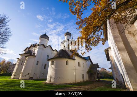 Tempel des ehemaligen Klosters Spaso-Preobrashenski (Verklärung) in Staraya Russa, Region Nowgorod, Russland Stockfoto