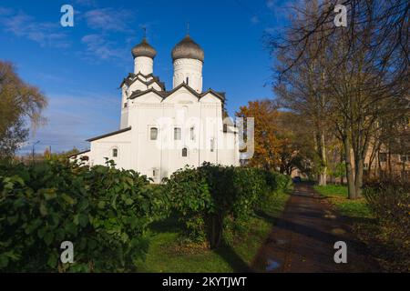 Tempel des ehemaligen Klosters Spaso-Preobrashenski (Verklärung) in Staraya Russa, Region Nowgorod, Russland Stockfoto