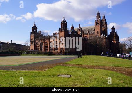 Glasgow, Schottland (Vereinigtes Königreich): Das elegante Gebäude der Kelvingrove Art Gallery and Museum im Kelvingrove Park Stockfoto