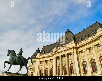Universitätsstiftung „Carol I“ und die Reiterstatue von Carol I. in Bukarest, Rumänien Stockfoto