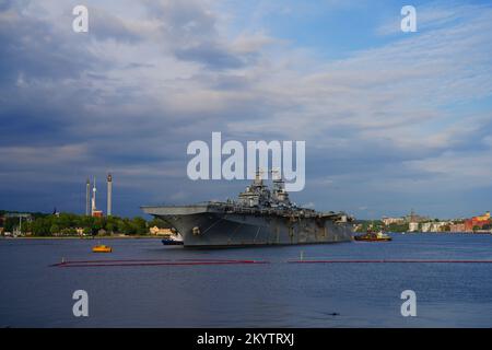 STOCKHOLM, SCHWEDEN -30. MAI 2022 - Blick auf die USS Kearsarge (LHD-3), ein Amphibienschiff der Wasp-Klasse der US-Marine in Stockholm, Schweden Stockfoto