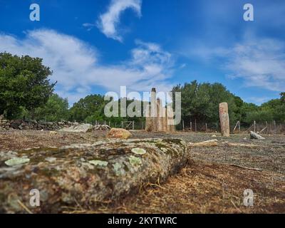 09 26 2017: Menhir Alignment von Stantari ist eine archäologische Stätte auf der Insel Korsika, Frankreich Stockfoto