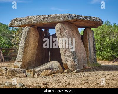 09 26 2017: Menhir Alignment von Stantari ist eine archäologische Stätte auf der Insel Korsika, Frankreich Stockfoto