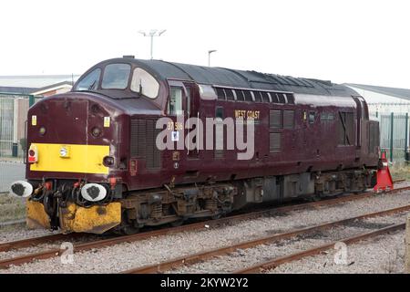 West Coast Railways Klasse 37 Lokomotive Nr. 37516 „Loch Laidon“ am Bahnhof York, Großbritannien Stockfoto