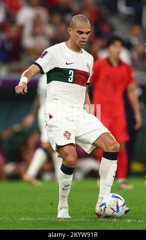 AR Rayyan, Katar, 2.. Dezember 2022. Pepe von Portugal während des Spiels der FIFA-Weltmeisterschaft 2022 im Education City Stadium, Ar Rayyan. Der Bildausdruck sollte lauten: David Klein / Sportimage Credit: Sportimage/Alamy Live News Stockfoto