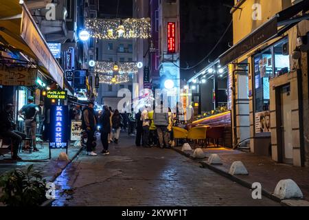 Nachtleben in Istanbul. Nachtleben, Clubs in Taksim Istanbul, Türkei. Stockfoto