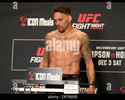 ORLANDO, FL, ORLANDO, FL, USA. 2.. Dezember 2022. ORLANDO, Florida - 2. Dezember: Eryk anders tritt am 2. Dezember 2022 in ORLANDO, FL, USA auf die Waage für die offiziellen Wiegeversuche im Grand Hyatt für UFC Orlando - Thompson vs Holland. (Kreditbild: © Louis Grasse/PX Imagens via ZUMA Press Wire) Kredit: ZUMA Press, Inc./Alamy Live News Stockfoto