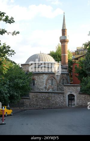 Die Ishak-Pascha-Moschee befindet sich im türkischen Bezirk Fatih. Es wurde 1486 erbaut. Stockfoto