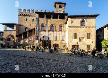 Die mittelalterliche Stadt Castell'Arquato in der Provinz Piacenza, Emilia Romagna Italien - der Podesta-Palast aus dem 13.. Jahrhundert Stockfoto