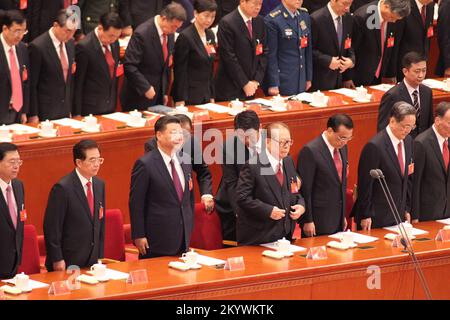 Der 19.. Nationalkongress der Kommunistischen Partei Chinas wird in der Großen Halle des Volkes in Peking eröffnet. Das Bild zeigt (von links) Zhang Dejiang, Hu Jintao, Xi Jinping, Jiang Zemin, Li Keqiang, Und Yu Zhengsheng, bei der Versammlung. OKTOBER 17 SCMP/SIMON SONG **NICHT FÜR WERBEZWECKE*** Stockfoto