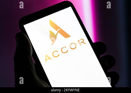 Polen. 02.. Dezember 2022. In dieser Abbildung wird ein Accor Logo auf einem Smartphone dargestellt. (Foto: Mateusz Slodkowski/SOPA Images/Sipa USA) Guthaben: SIPA USA/Alamy Live News Stockfoto