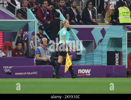 1.. Dezember 2022; Al Bayt Stadium, Al Khor, Katar; FIFA Fußball-Weltmeisterschaft, Costa Rica gegen Deutschland; Assistentin Neuza Back Stockfoto