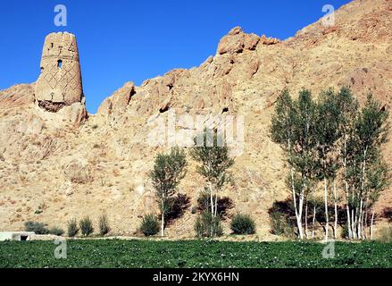 Ein Wachturm im Kakrak-Tal zwischen den Seen Bamyan (Bamiyan) und Band e Amir in Zentralafghanistan. Stockfoto