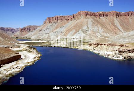 Bamyan (Bamiyan) in Zentralafghanistan. Die blauen Seen im Band e Amir Nationalpark sind durch Travertindämme geformt. Stockfoto