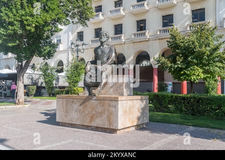 Thessaloniki, Griechenland - 29. September 2022: Statue von Aristoteles. Stockfoto
