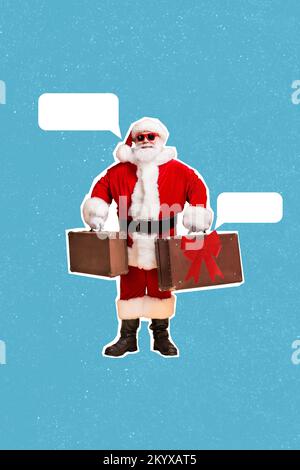 Vertikale kreative Collage des flippigen alten weihnachtsmanns Hold zwei Koffer kommunizieren, sagen, leere Weltraumblase auf dem Zeichenhintergrund isoliert zu erzählen Stockfoto