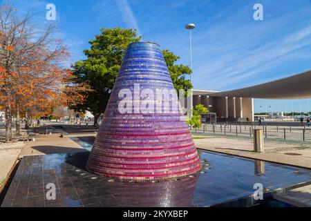 Lissabon, Portugal - 26. November 2022: Einer der Wasservulkane, eine beliebte Attraktion bei Besuchern, insbesondere Kindern und dem Portugal Pavillon Stockfoto