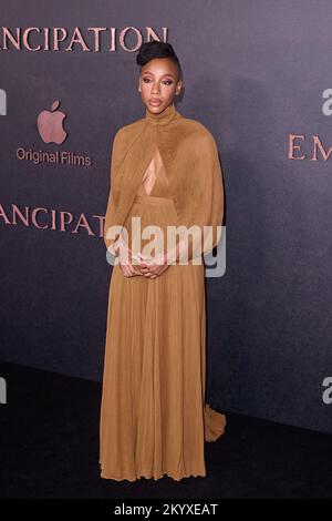 London, Vereinigtes Königreich 2. Dezember, 2022 . Charmaine Bingwa wurde auf der europäischen Premiere der Emanzipation am GUE Cinema Leicester Square fotografiert. Kredit: Alan D West/EMPICS/Alamy Live News Stockfoto