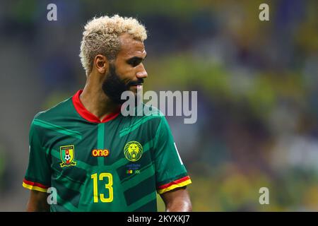 Lusail, Katar. 02.. Dezember 2022. Fußball, Weltmeisterschaft 2022 in Katar, Kamerun - Brasilien, Vorrunde, Gruppe G, Spieltag 3, Im Lusail Stadium in Lusail ist der kamerunische Eric Maxim Choupo-Moting auf dem Spielfeld. Kredit: Tom Weller/dpa/Alamy Live News Stockfoto