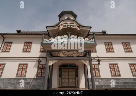 Das Äußere der ehemaligen Kaichi-Schule, Matsumoto, Nagano, Japan, ist ein klassisches Beispiel der Giyōfū-Architektur. Stockfoto