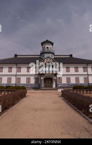 Das Äußere der ehemaligen Kaichi-Schule, Matsumoto, Nagano, Japan, ist ein klassisches Beispiel der Giyōfū-Architektur. Stockfoto