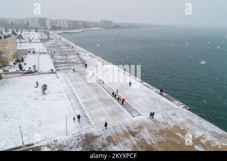 Luftaufnahme der Stadt Thessaloniki während des Schneefalls Stockfoto