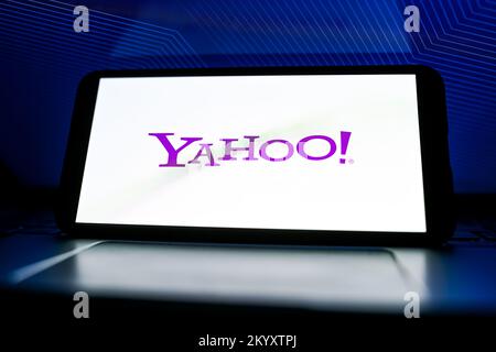 Nysa, Polen. 2.. Dezember 2022. In dieser Abbildung wird ein Yahoo-Logo auf einem Smartphone angezeigt. (Bild: © Mateusz Slodkowski/ZUMA Press Wire) Stockfoto