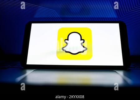 Nysa, Polen. 2.. Dezember 2022. In dieser Abbildung wird ein Snapchat-Logo auf einem Smartphone angezeigt. (Bild: © Mateusz Slodkowski/ZUMA Press Wire) Stockfoto