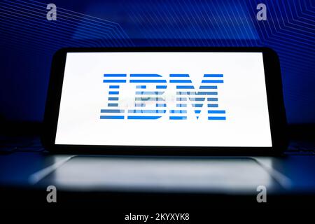 Nysa, Polen. 2.. Dezember 2022. In dieser Abbildung wird ein IBM-Logo auf einem Smartphone angezeigt. (Bild: © Mateusz Slodkowski/ZUMA Press Wire) Stockfoto