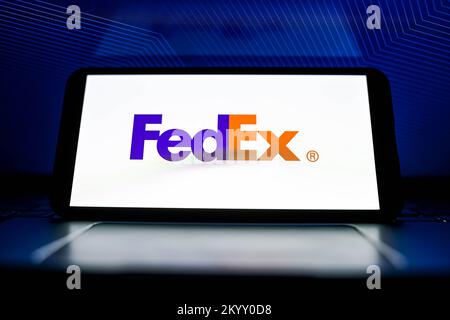 Nysa, Polen. 2.. Dezember 2022. In dieser Abbildung wird ein FedEx-Logo auf einem Smartphone angezeigt. (Bild: © Mateusz Slodkowski/ZUMA Press Wire) Stockfoto