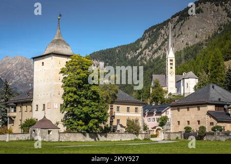 Idyllische Landschaft des Dorfes Zernez, Engadine, Schweizer Alpen, Schweiz Stockfoto