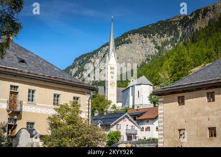 Idyllische Landschaft des Dorfes Zernez, Engadine, Schweizer Alpen, Schweiz Stockfoto