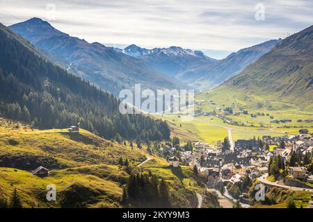 Idyllische Landschaft des Dorfes Andermatt, Schweizer Alpen, Schweiz Stockfoto