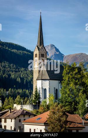 Idyllische Landschaft des Dorfes Scuol, Engadine, Schweizer Alpen, Schweiz Stockfoto