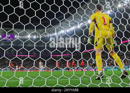 Al-Rayan, Katar. 02.. Dezember 2022. 1.. Dezember 2022; Ahmed bin Ali Stadion, Al Rayyan, Katar; FIFA Fußball-Weltmeisterschaft, Costa Rica gegen Deutschland; Luka Modric von Kroatien und Thibaut Courtois von Belgien Kredit: Action Plus Sports Images/Alamy Live News Stockfoto