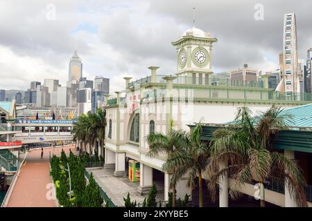 HONGKONG - 02. JUNI 2015: Central Ferry Piers Clock Tower. Die Central Ferry Piers befinden sich im Nordosten von Central, Hong Kong Island Stockfoto