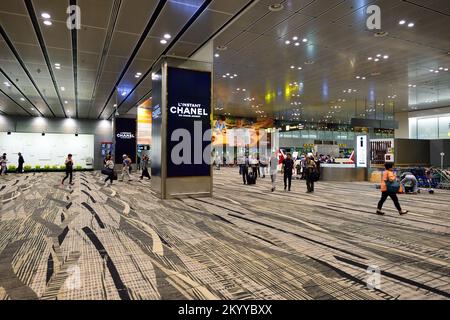 Singapur - November 03, 2015: das Innere des Changi Airport. Singapur Changi Airport ist die wichtigste zivile Flughafen von Singapur, und einer der Lar Stockfoto