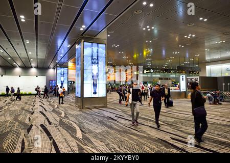 Singapur - November 03, 2015: das Innere des Changi Airport. Singapur Changi Airport ist die wichtigste zivile Flughafen von Singapur, und einer der Lar Stockfoto